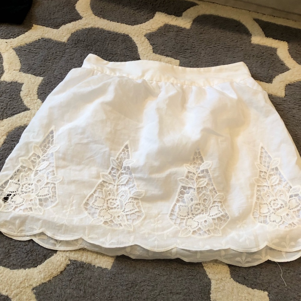 LBK White mini skirt. Size small.